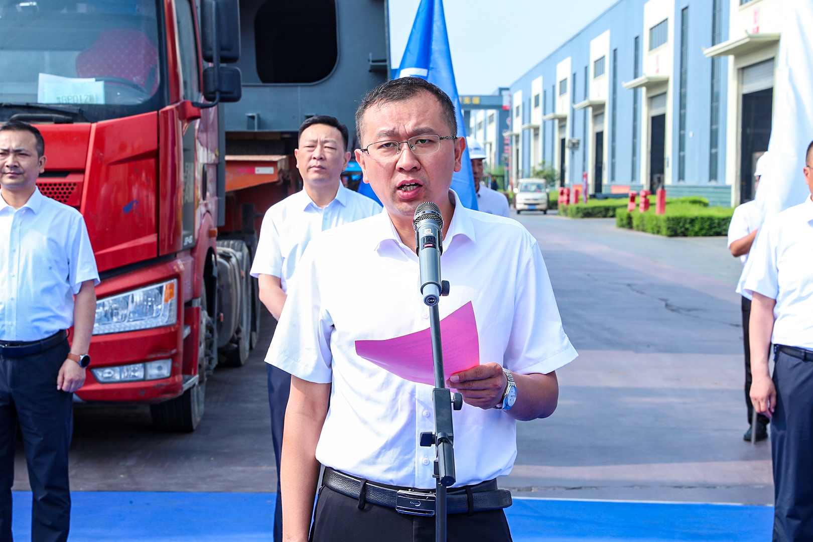 发车！1000t“钢铁巨兽”，助力长江中上游大规模码头建设