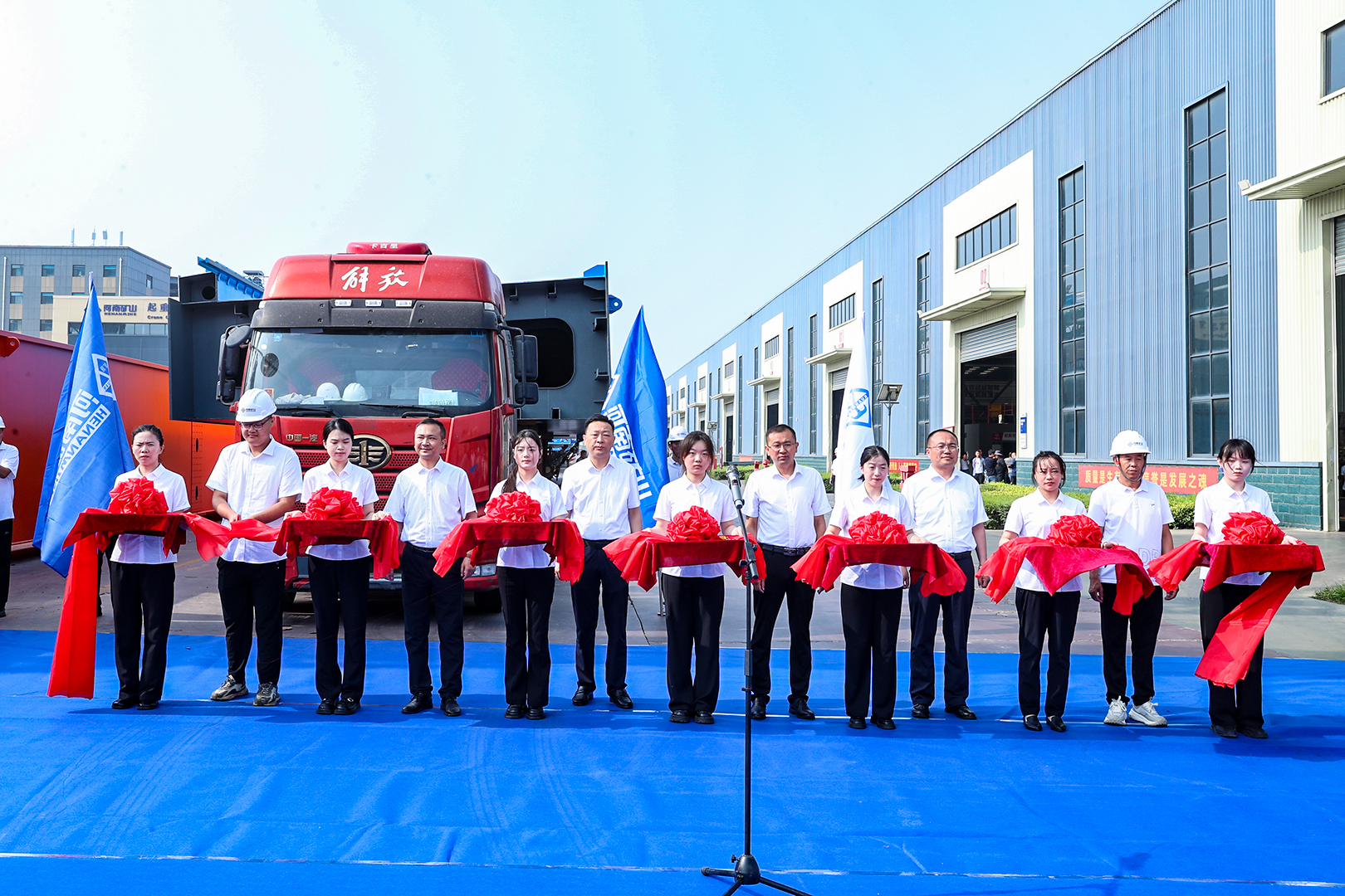 发车！1000t“钢铁巨兽”，助力长江中上游大规模码头建设