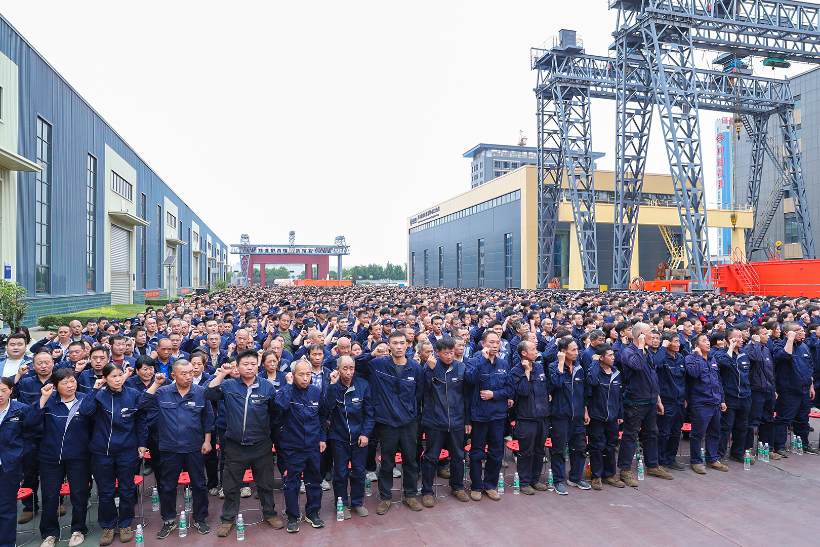 1757838650722827.jpg 表彰进步学劳模,丰厚福利鼓干劲|河南矿山三夏生产动员暨表彰大会隆重举行