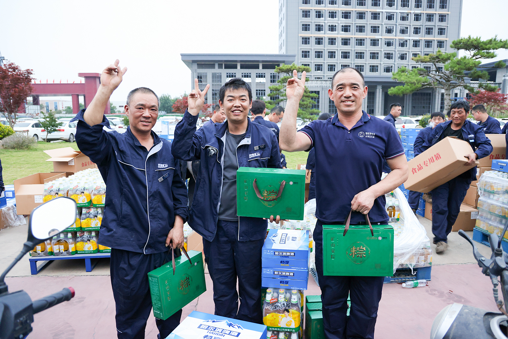 1757838663349921.jpg 表彰进步学劳模,丰厚福利鼓干劲|河南矿山三夏生产动员暨表彰大会隆重举行