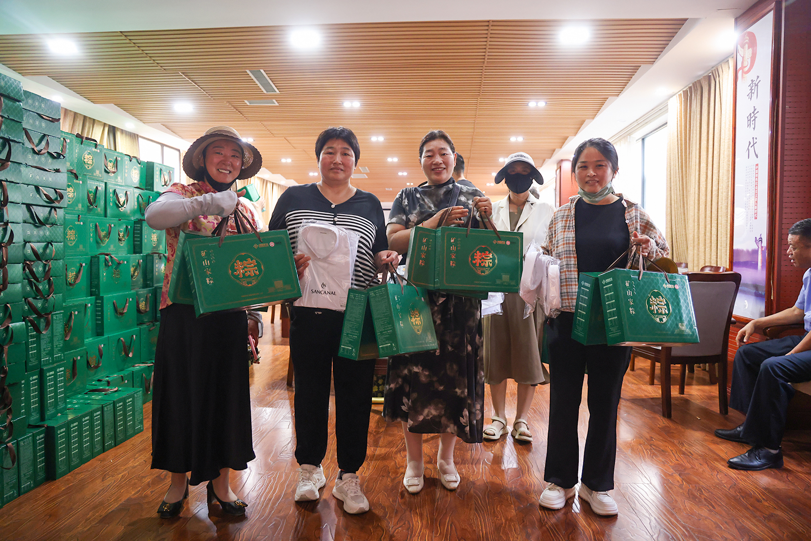 1757838843922532.jpg “粽”情有礼|河南矿山端午发福利啦~