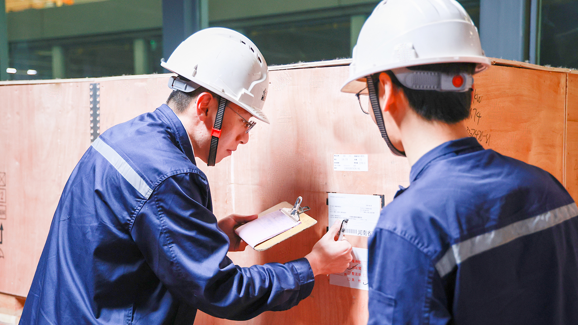 1757839217928500.jpg 马上就办|他以责任与热忱树立了“热心服务”的榜样