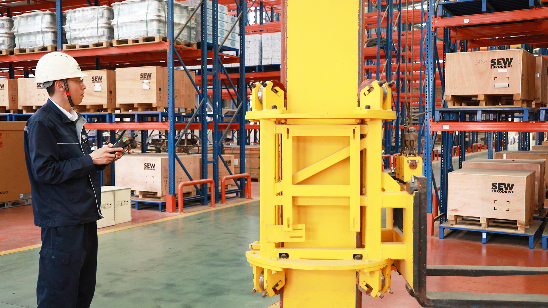 1757839225643585.jpg 马上就办|他以责任与热忱树立了“热心服务”的榜样