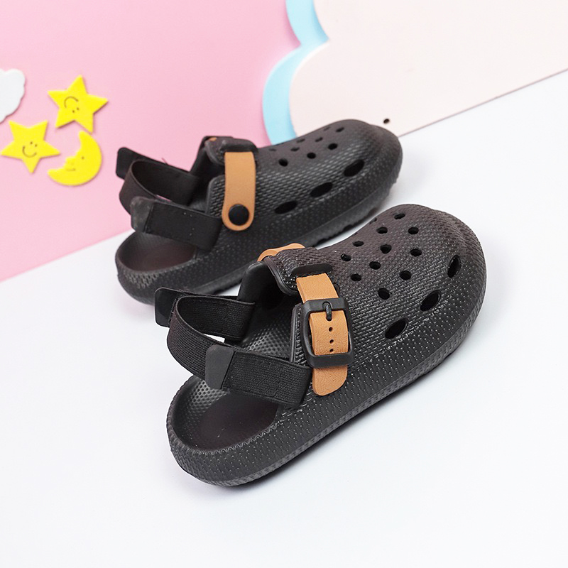 1757902005815815.jpg 雅购特拖鞋