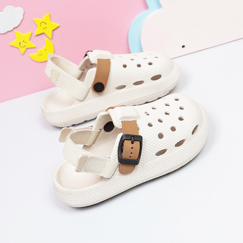 1757902005908215.jpg 雅购特拖鞋