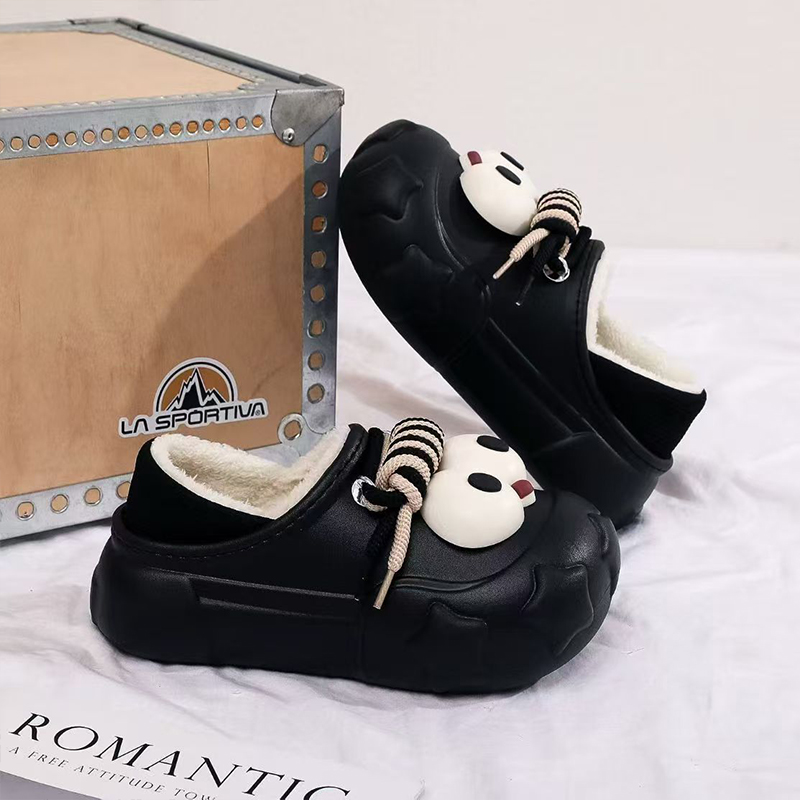 1758094548319060.jpg 雅购特拖鞋