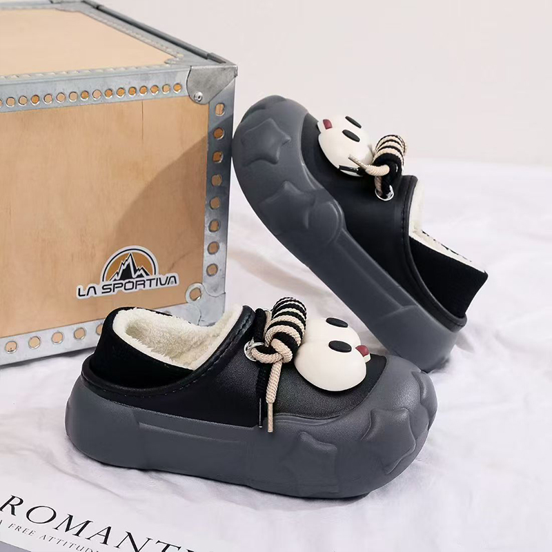 1758094548668961.jpg 雅购特拖鞋