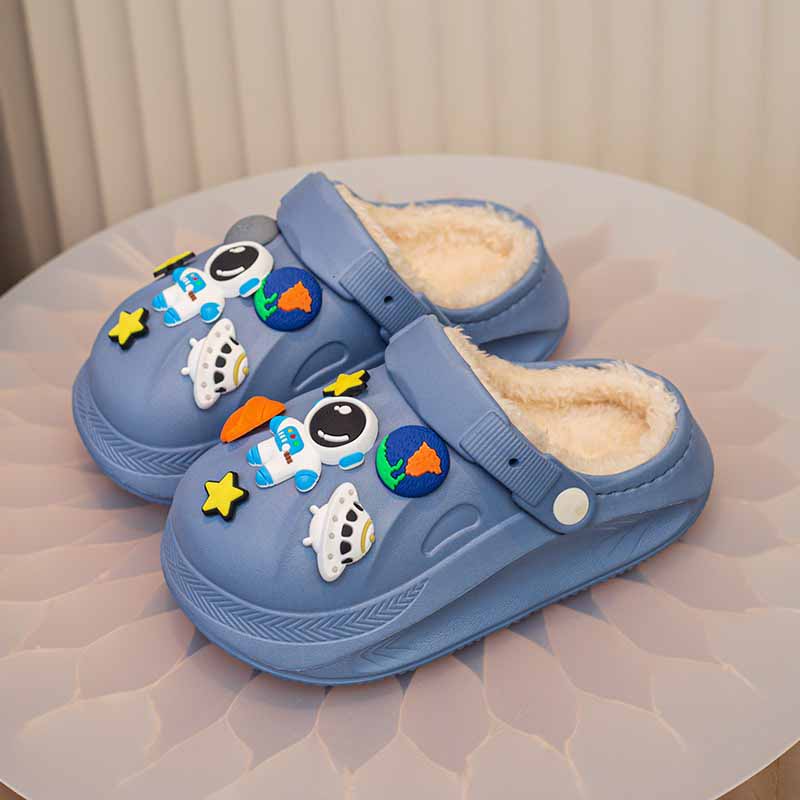 1758353180465286.jpg 雅购特拖鞋