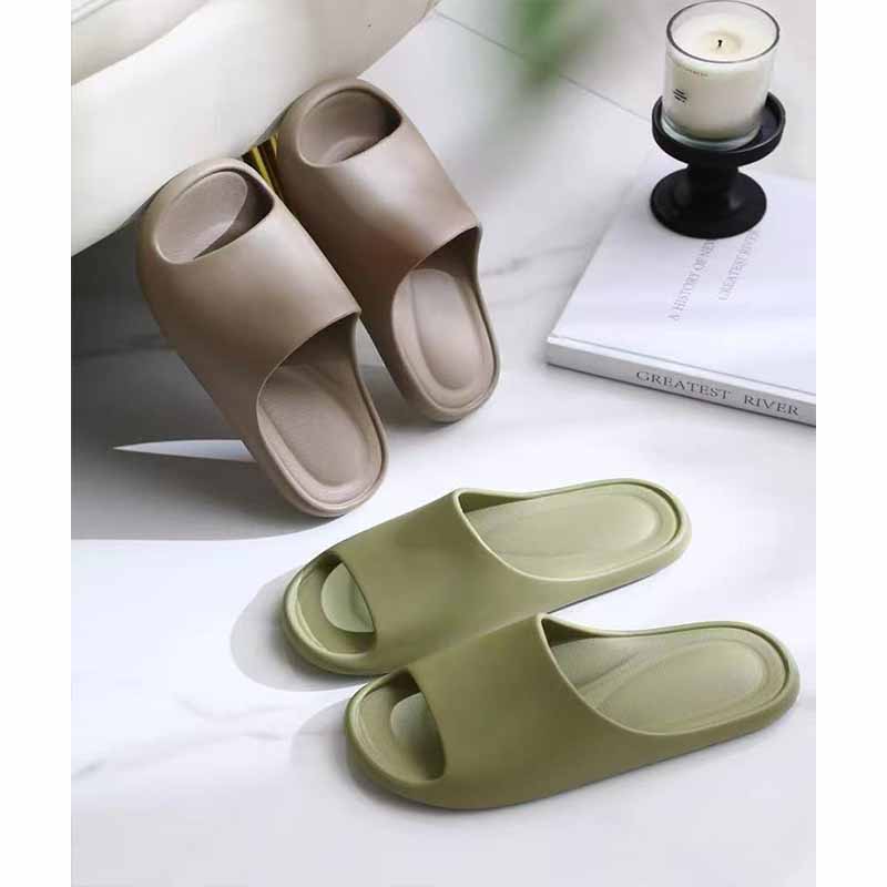 1758531637740841.jpg 雅购特拖鞋