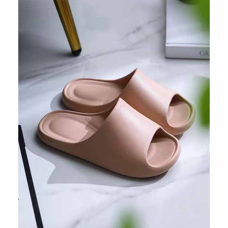 1758531652179073.jpg 雅购特拖鞋