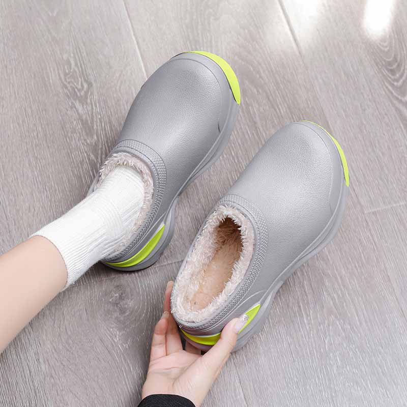 1758596467182086.jpg 雅购特拖鞋