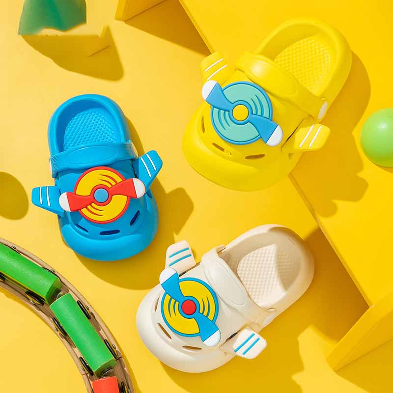 1758682494271238.jpg 雅购特拖鞋