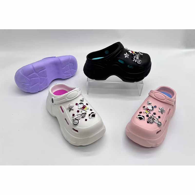 1758692705660481.jpg 雅购特拖鞋