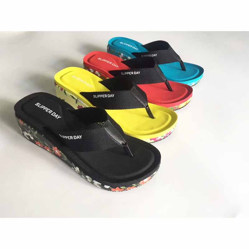 1758934353809920.jpg 雅购特拖鞋