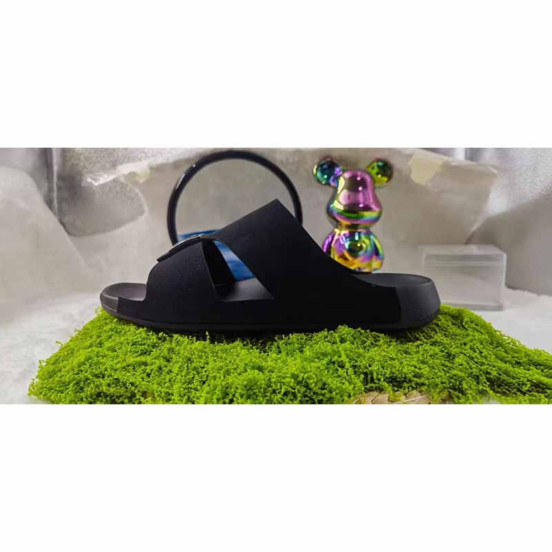 1758934367257844.jpg 雅购特拖鞋