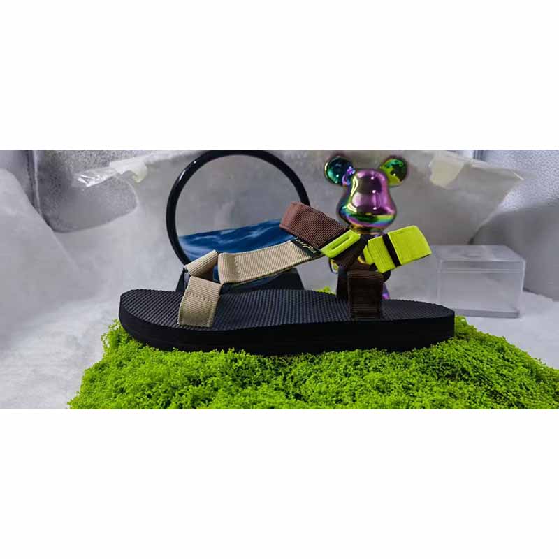 1758934367571825.jpg 雅购特拖鞋