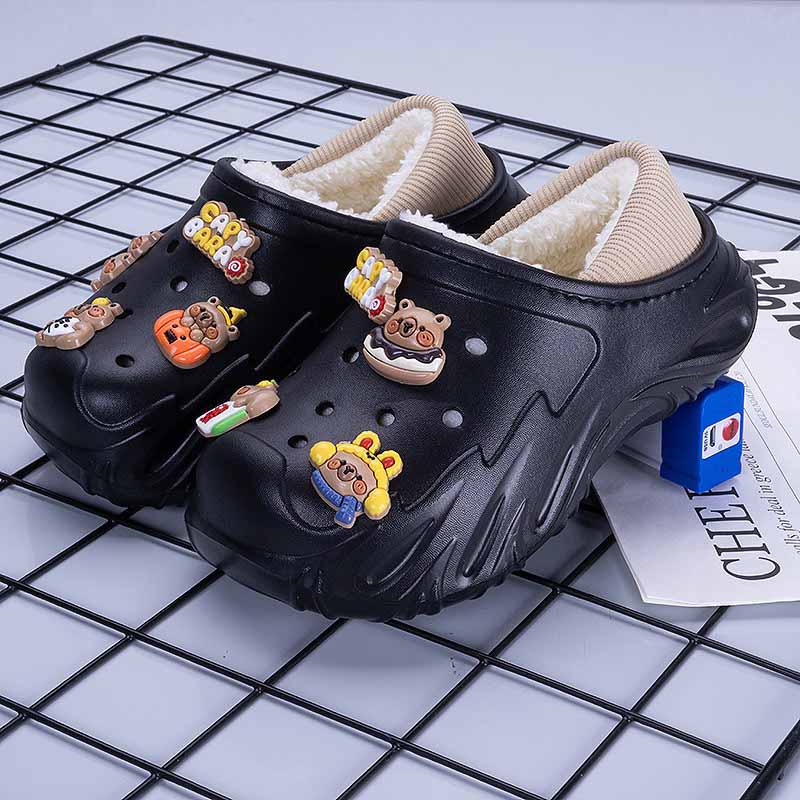 1758962546668608.jpg 雅购特拖鞋