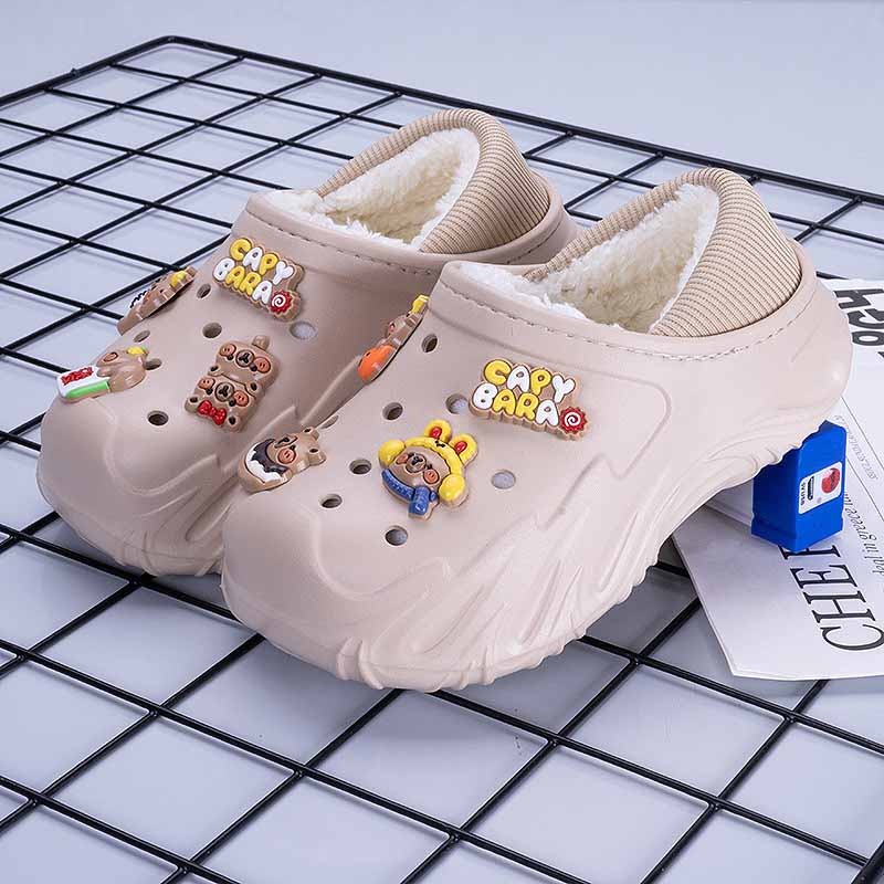 1758962546753600.jpg 雅购特拖鞋