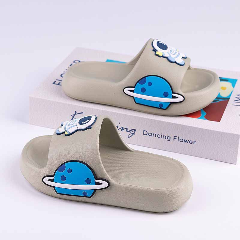 1759136945666273.jpg 雅购特拖鞋