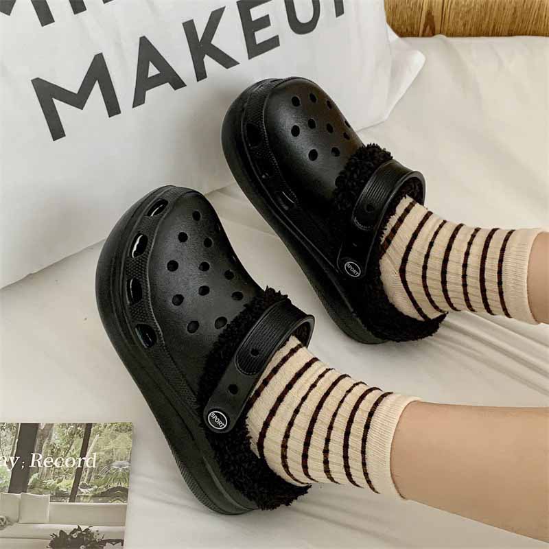 1759226376539009.jpg 雅购特拖鞋