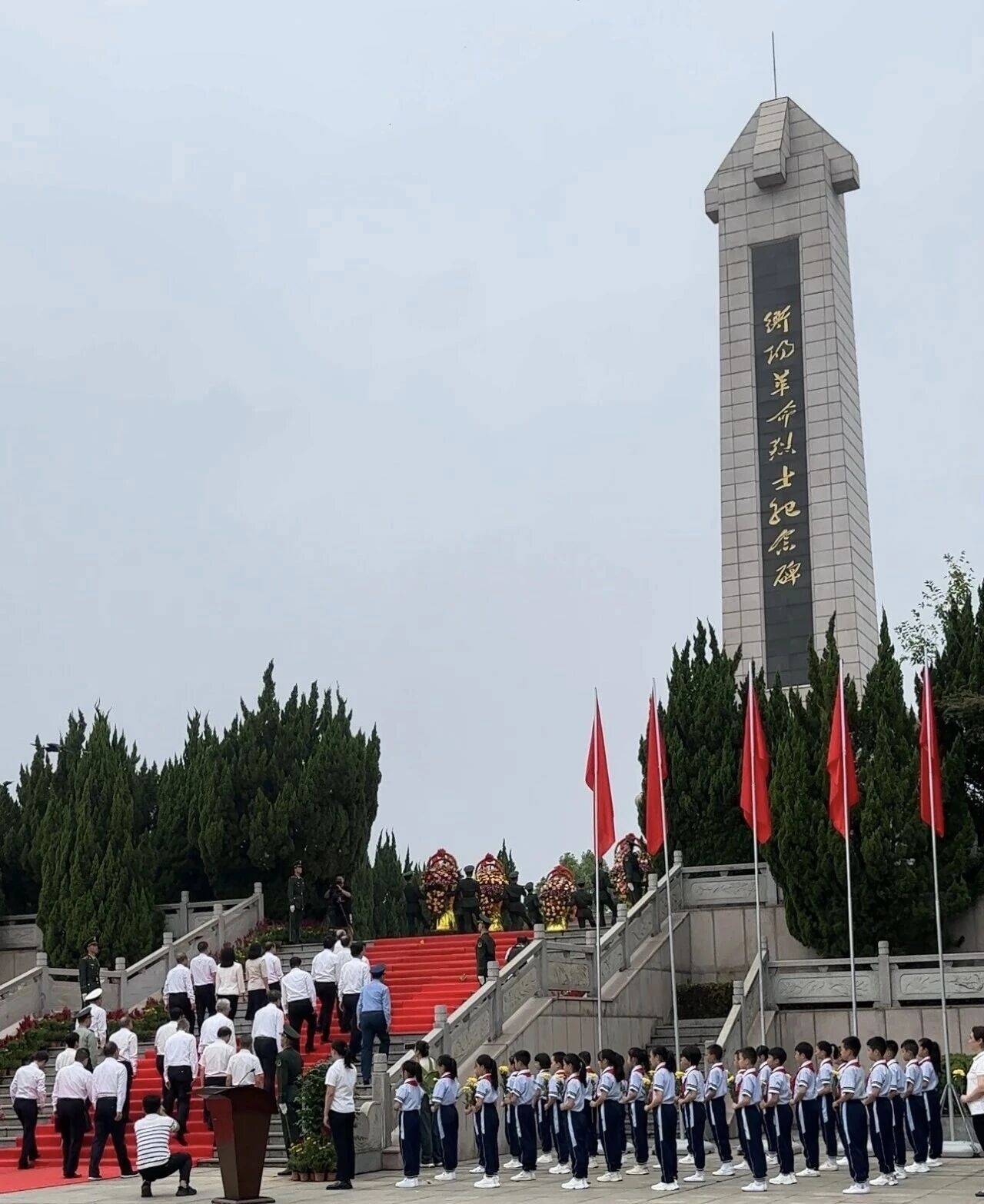 鲜花献英烈 清风寄哀思 ——湖南金化科技集团董事长彭琪参加向人民英雄敬献花篮仪式