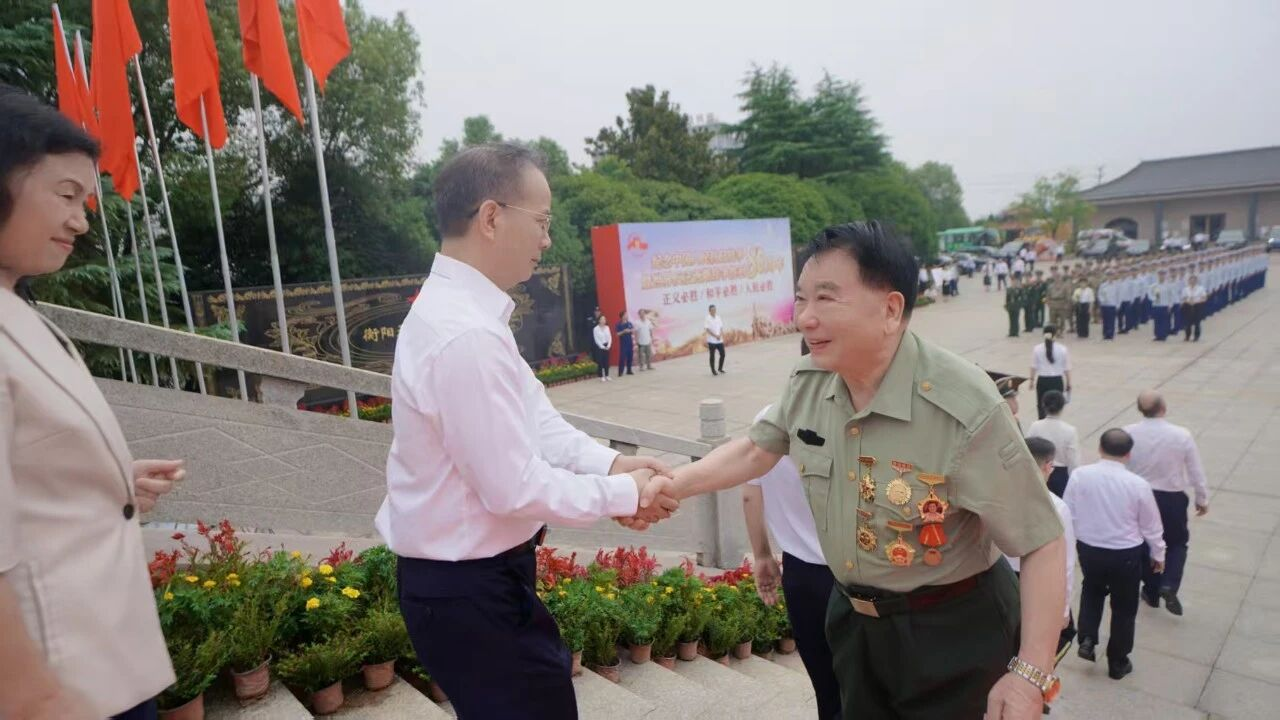 鲜花献英烈 清风寄哀思 ——湖南金化科技集团董事长彭琪参加向人民英雄敬献花篮仪式