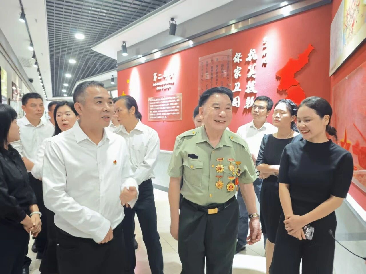 鲜花献英烈 清风寄哀思 ——湖南金化科技集团董事长彭琪参加向人民英雄敬献花篮仪式