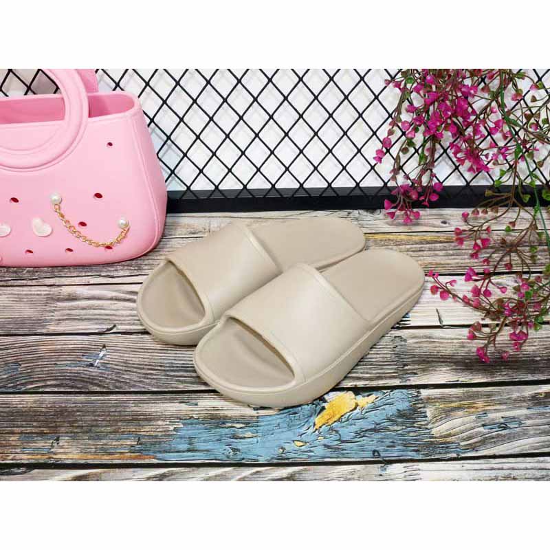 1760066683244841.jpg 雅购特拖鞋