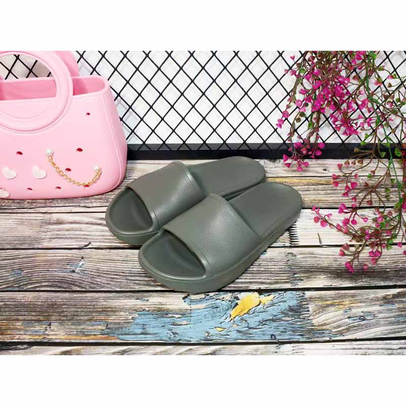 1760066683575419.jpg 雅购特拖鞋