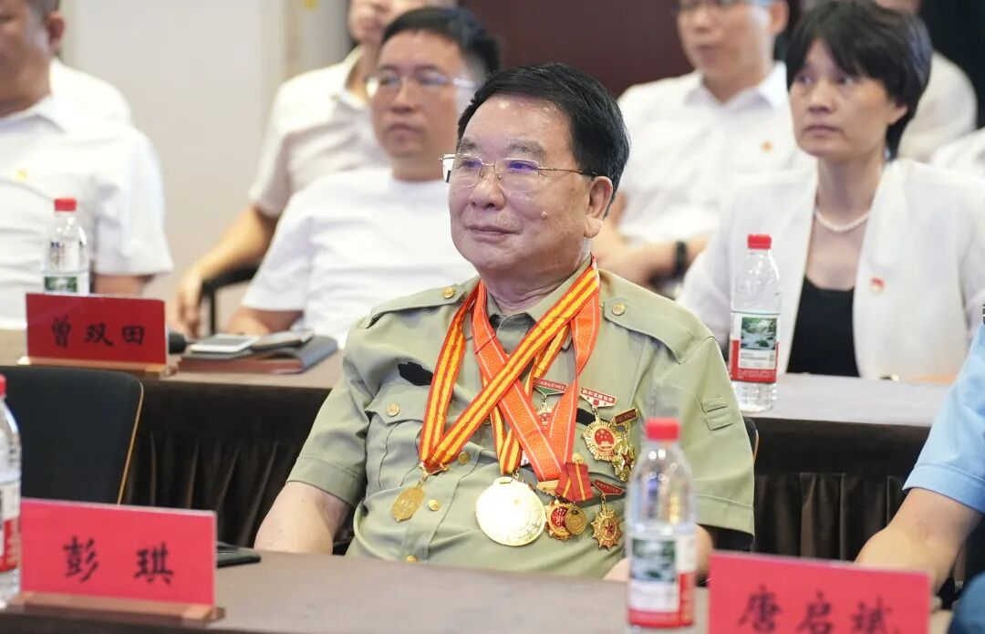 致敬历史 同沐荣光