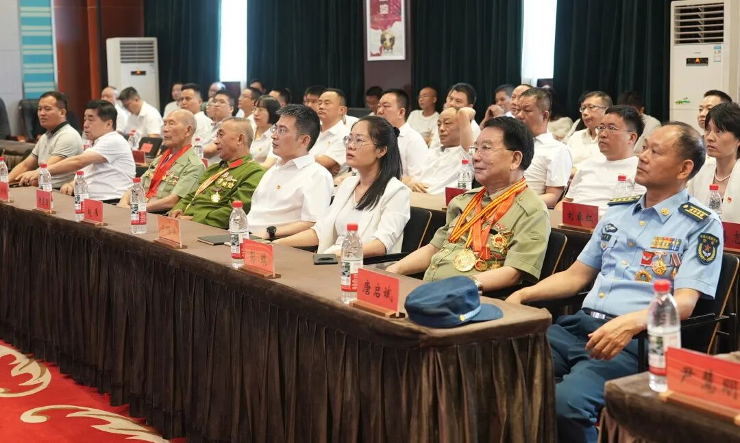 致敬历史 同沐荣光