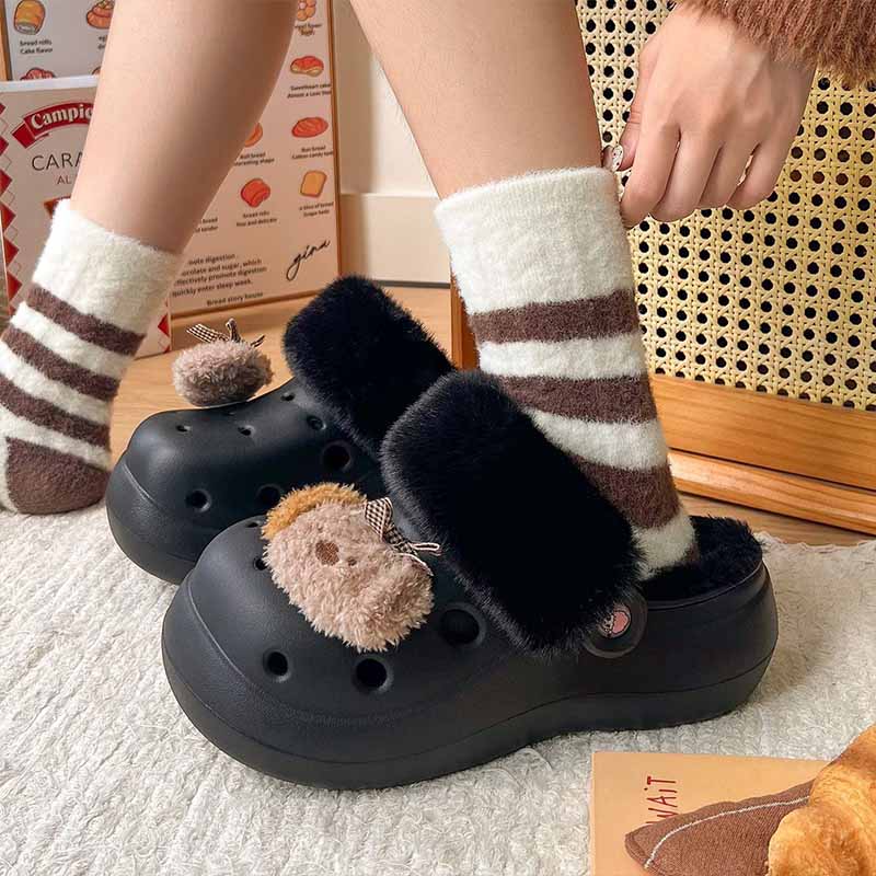 1760087710843237.jpg 雅购特拖鞋