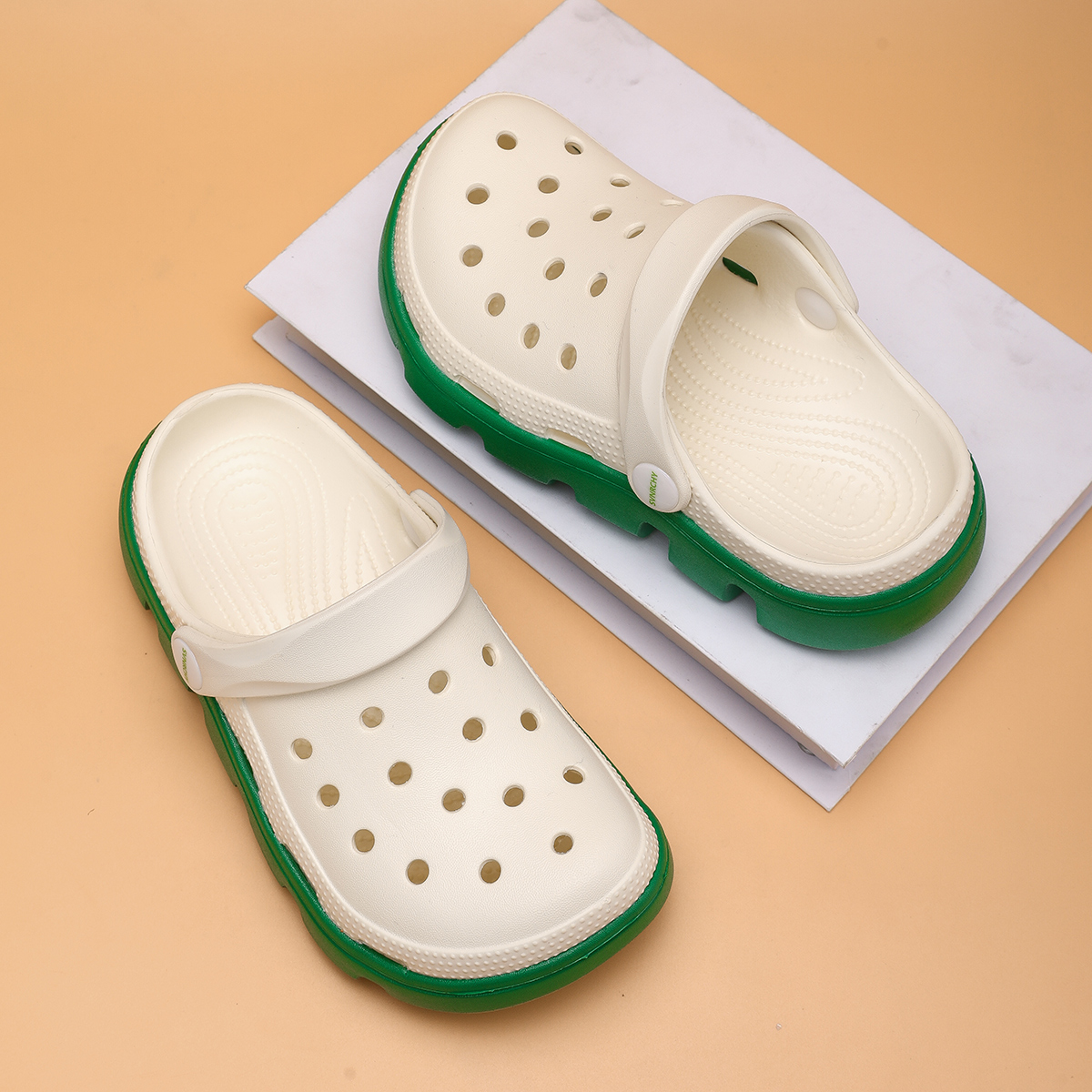 1760164592935094.jpg 雅购特拖鞋