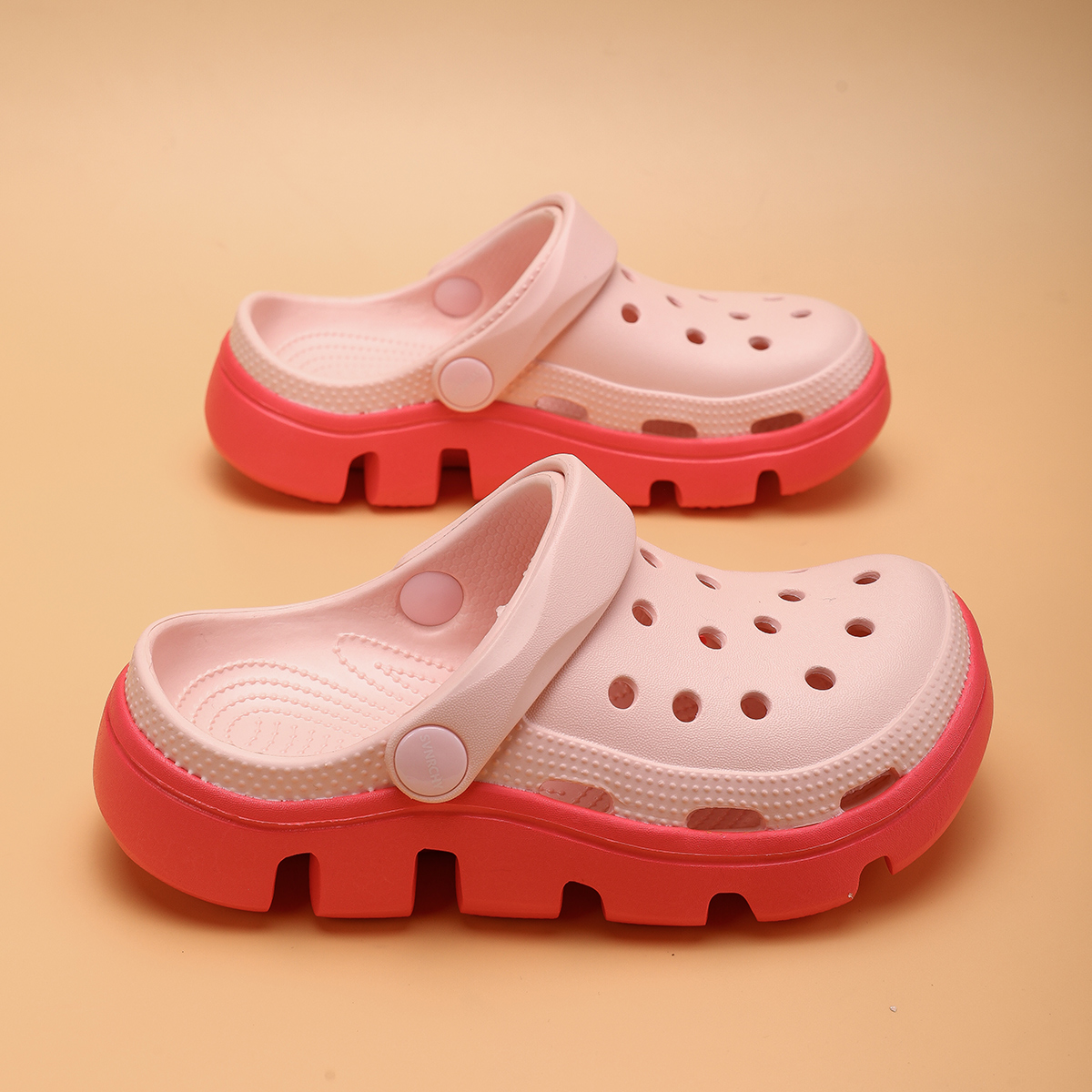 1760164602486989.jpg 雅购特拖鞋