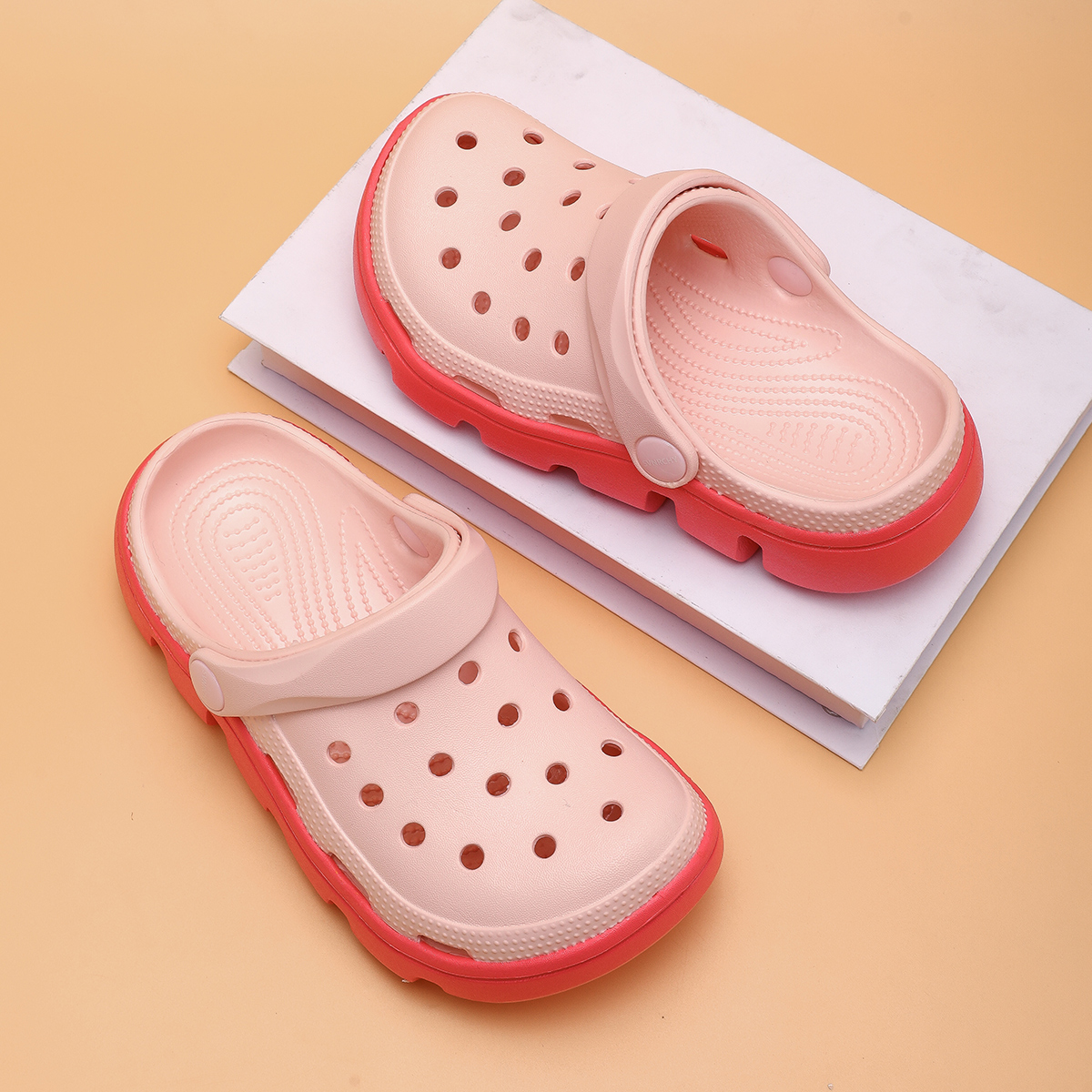 1760164602971338.jpg 雅购特拖鞋