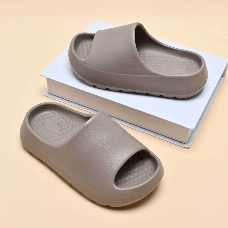 1760167508844134.jpg 雅购特拖鞋