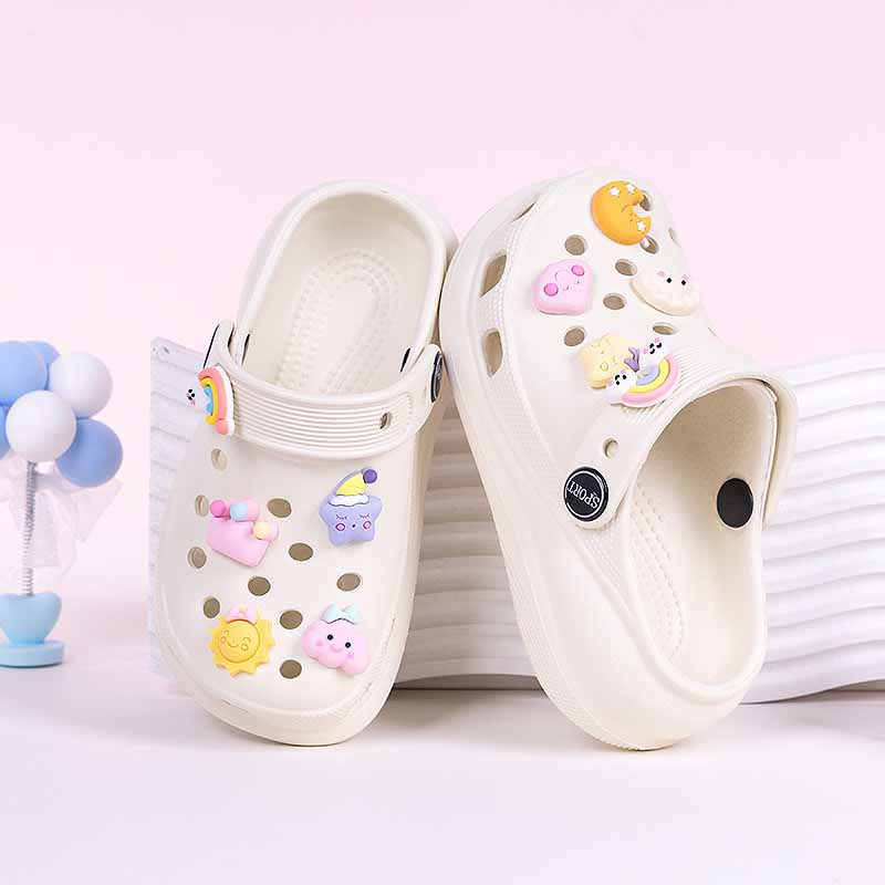 1760176722919235.jpg 雅购特拖鞋