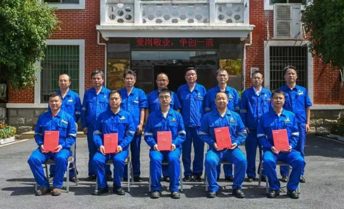 1760343486491016.png 致敬榜样力量 统一思想行动 衡钢召开先进表彰大会暨下半年工作会