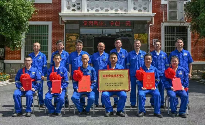 1760343506427472.png 致敬榜样力量 统一思想行动 衡钢召开先进表彰大会暨下半年工作会