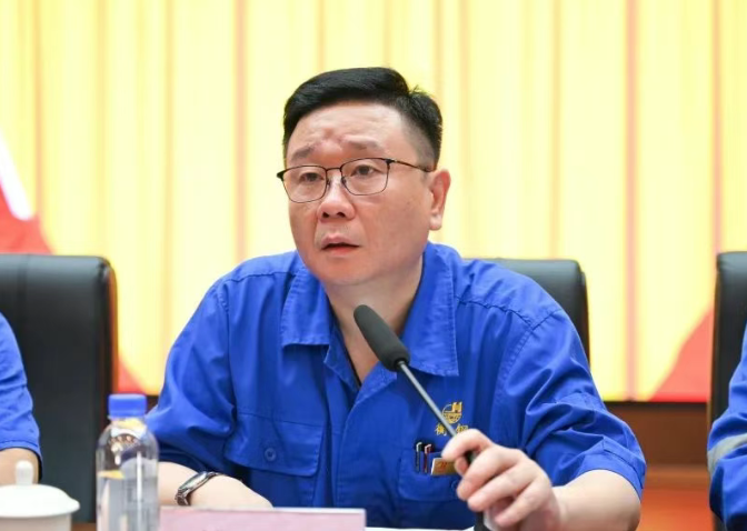 1760343557116257.png 致敬榜样力量 统一思想行动 衡钢召开先进表彰大会暨下半年工作会