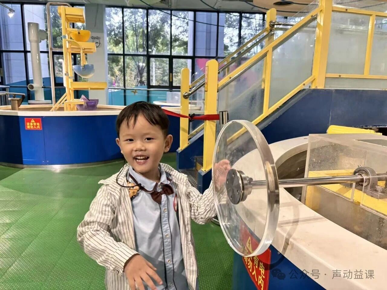 1760362937210955.jpg 人工耳蜗