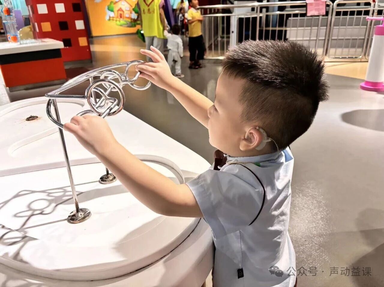 1760362967497578.jpg 人工耳蜗