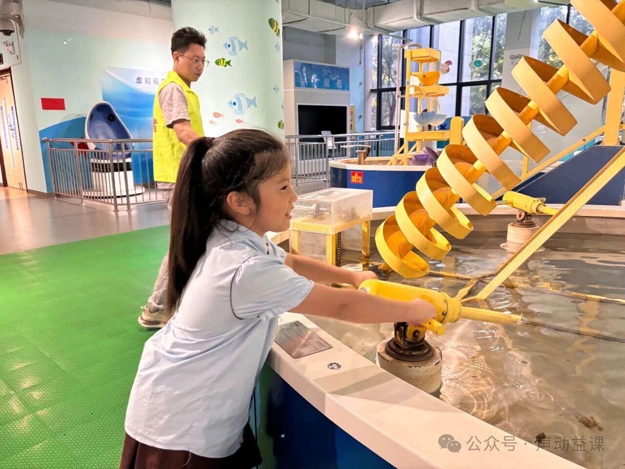 1760362979241551.jpg 人工耳蜗