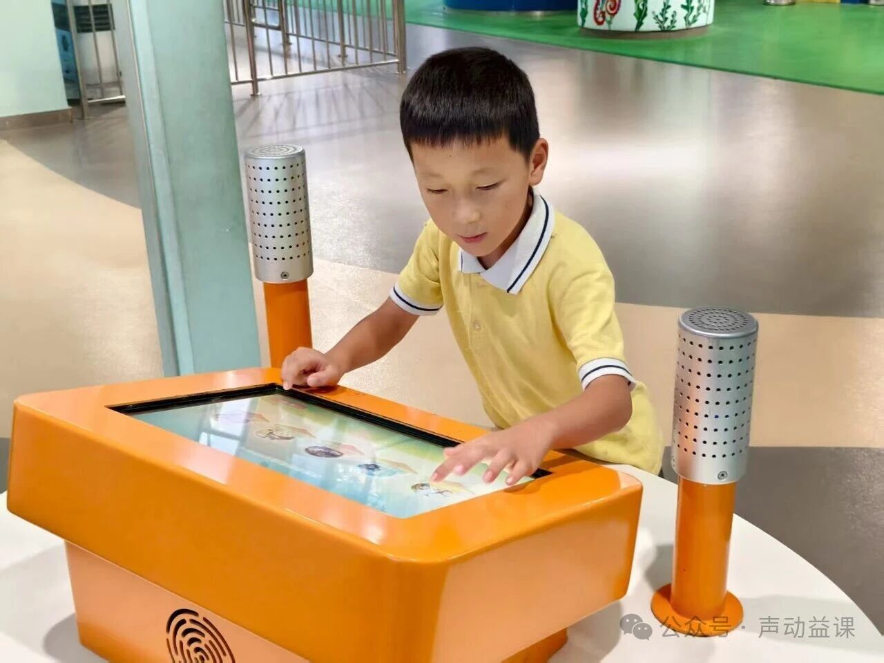 1760362991782793.jpg 人工耳蜗