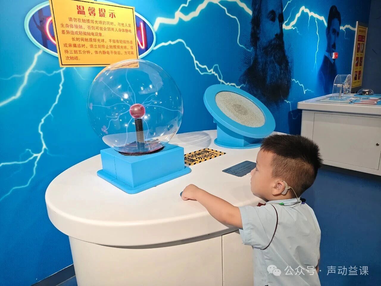 1760363348596961.jpg 人工耳蜗