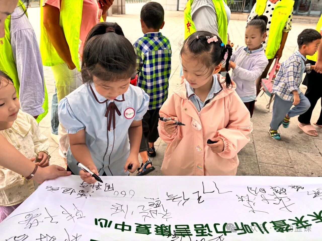 1760363362409173.jpg 人工耳蜗