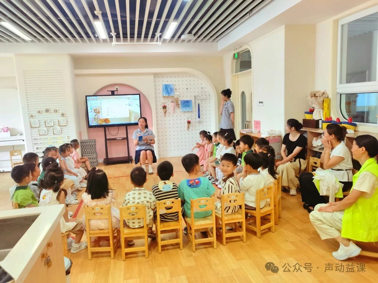 1760368258669002.jpg 听障宝宝