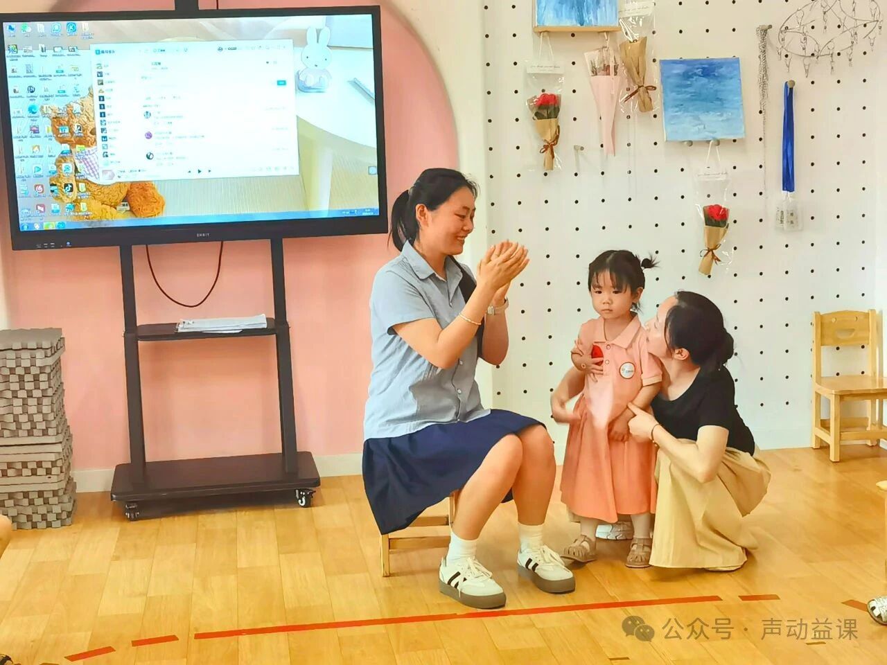 1760368288458905.jpg 听障宝宝