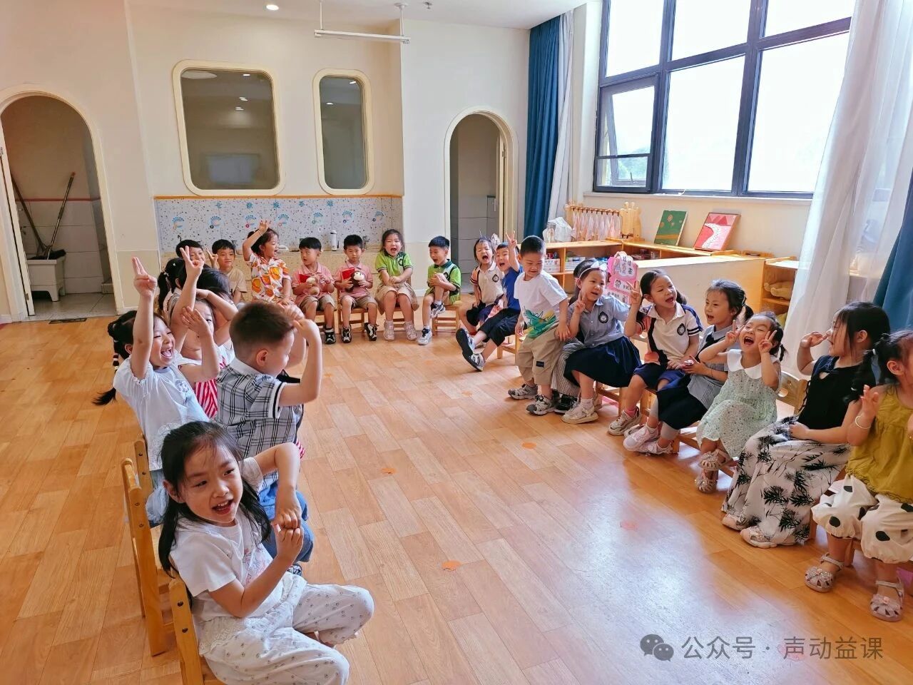 1760368431930867.jpg 听障宝宝