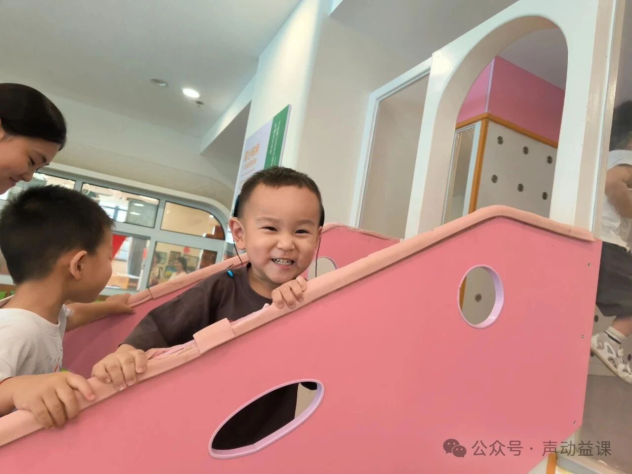 1760368541978566.jpg 听障宝宝